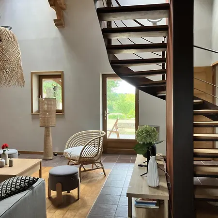 Holiday home Spacieux A Montbeugny, 14 Pers., Animaux Acceptes - Fr-1-489-593 *