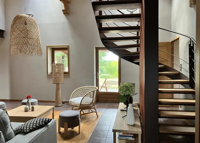 Holiday home Spacieux A Montbeugny, 14 Pers., Animaux Acceptes - Fr-1-489-593 *