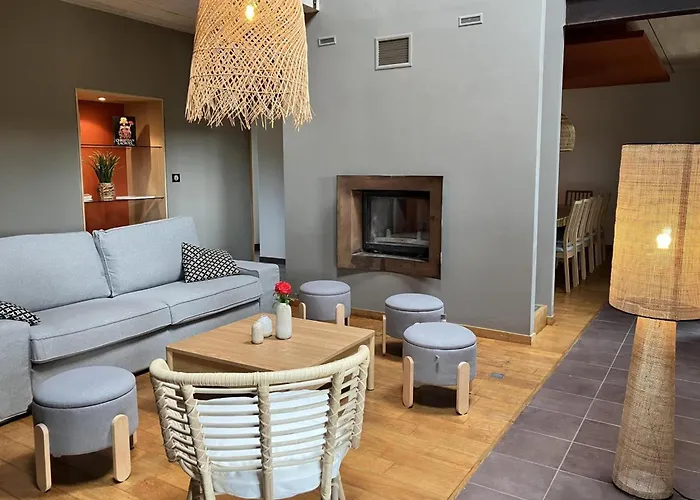 Holiday home Spacieux A Montbeugny, 14 Pers., Animaux Acceptes - Fr-1-489-593 *