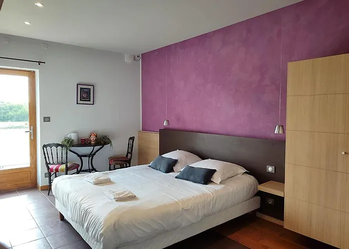 Holiday home Spacieux A Montbeugny, 14 Pers., Animaux Acceptes - Fr-1-489-593 *