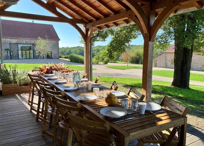 Holiday home Spacieux A Montbeugny, 14 Pers., Animaux Acceptes - Fr-1-489-593